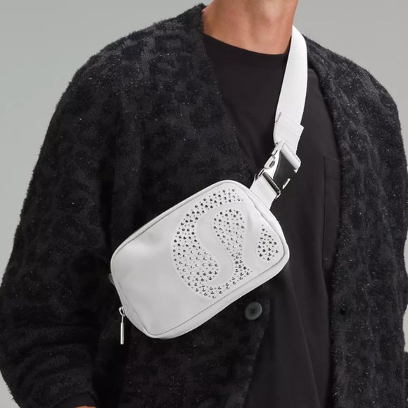(2298) NWT LULULEMON Everywhere Belt Bag 1L Studded in VAPOR - Picture 1 of 6